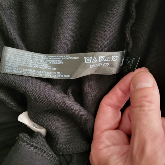 Black shorts - Picture 3 of 5